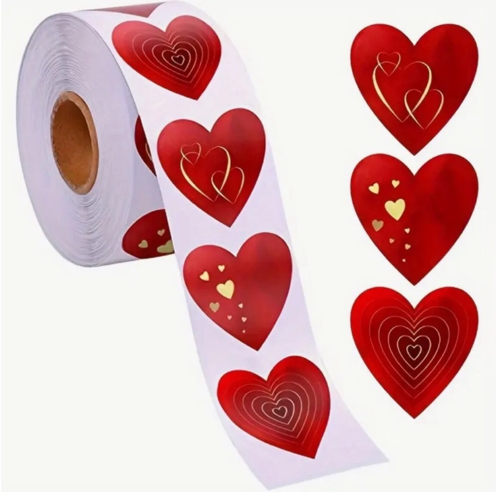 Red Heart Shaped Pattern Sticker Roll of 500 pcs with Gold Accents